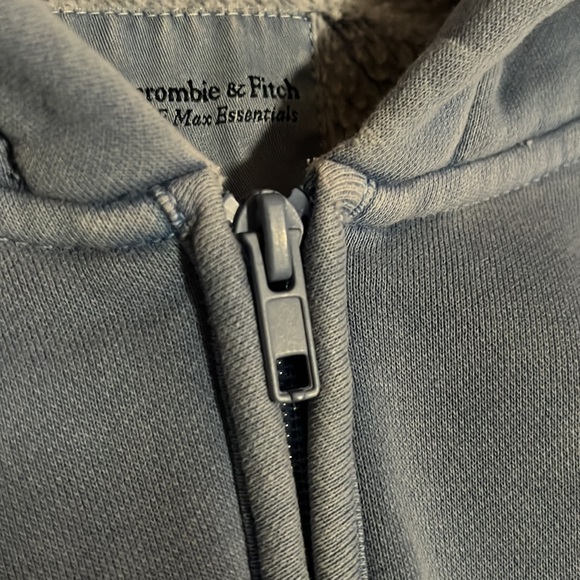 A&F cropped hoodie - Picture 6 of 8